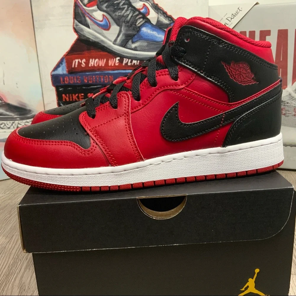 Nike Air Jordan 1 Mid GS 'Reverse Bred' Gym Red/Black 554725-660 Size 6.5Y/8W - Picture 4 of 11